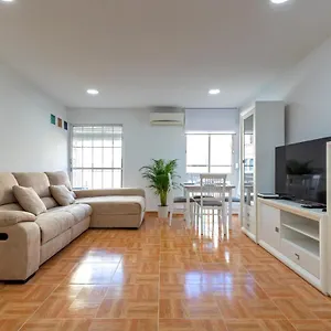 Charming 2 Bedroom At Triana Center By Oui Appartement